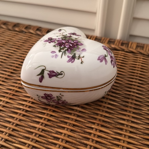 Hammersley Victorian Violets Heart Shaped Trinket Dish - Picture 2 of 4
